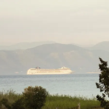 شقة Parakladi Seaside Retreat