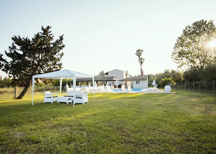 Parakladi Seaside Retreat * לפקימי