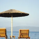 公寓 Parakladi Seaside Retreat 莱夫基米